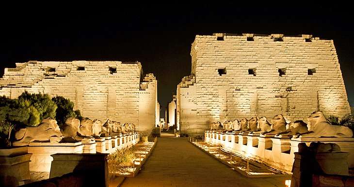 egypt-luxor-karnak-temple-at-night